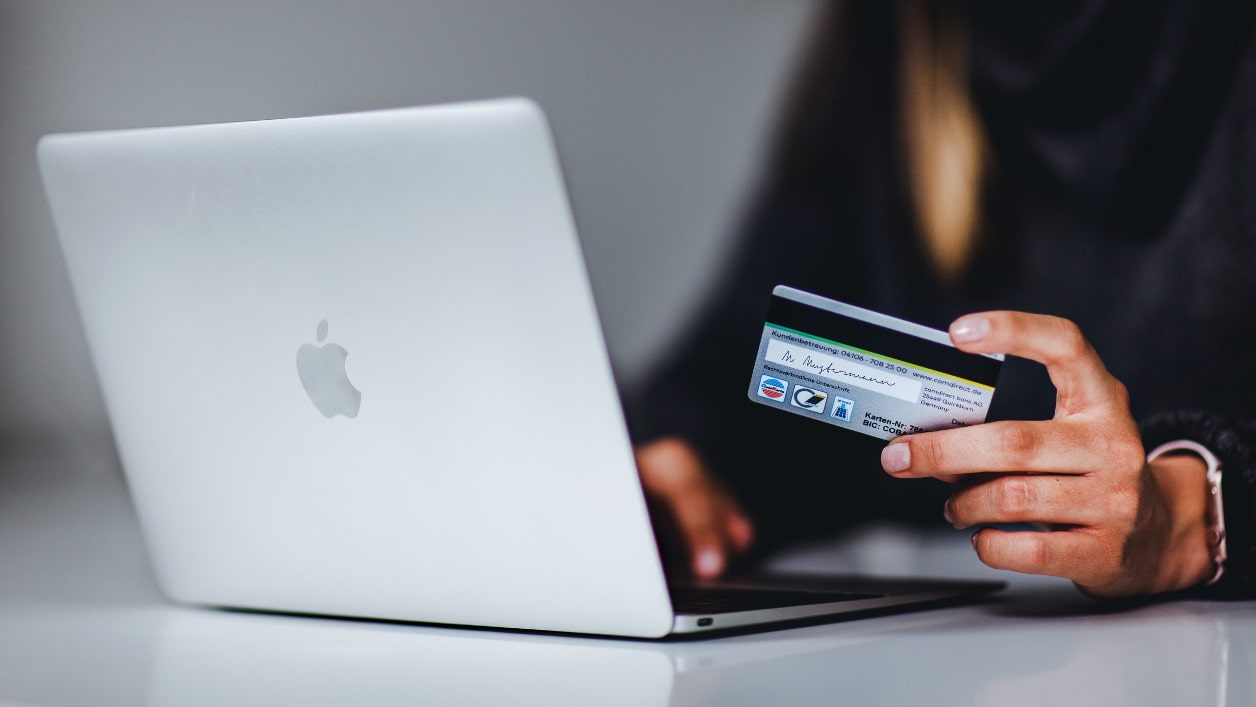 Scam – co to jest? Jak go rozpoznać i nie dać się oszukać? Przykłady scamu