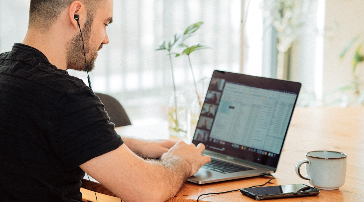 Udostępnianie ekranu w Skype na komputerze lub telefonie – krok po kroku