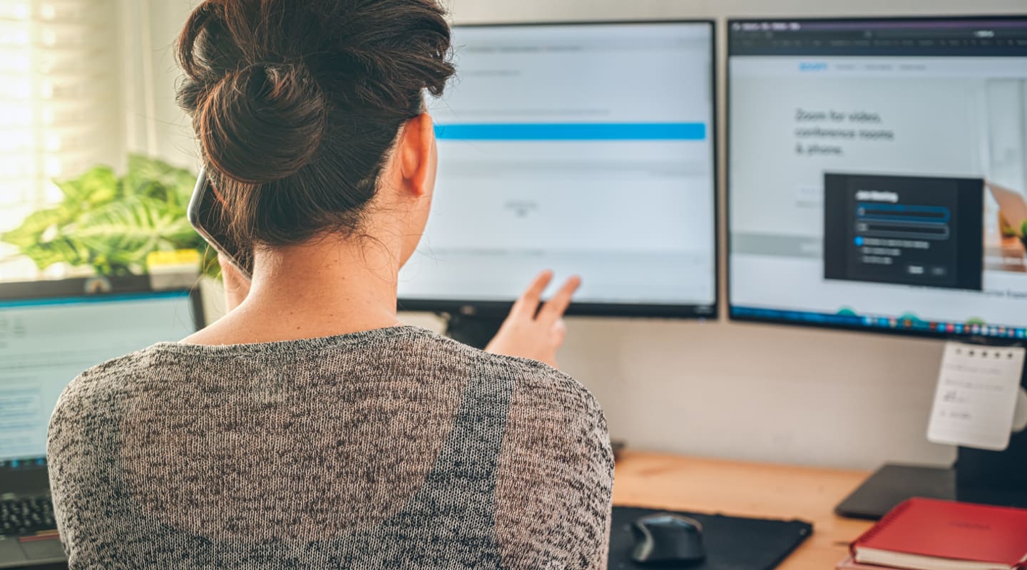 Jak włączyć zdalne sterowanie komputerem? Bezpieczne programy do zdalnego pulpitu