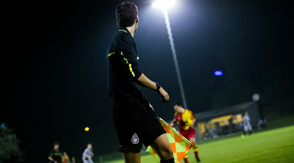 System VAR – jak działa i kiedy sędzia z niego korzysta?