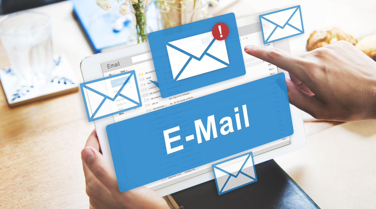 Jak wysłać duży załącznik mailem? Jak skompresować plik?