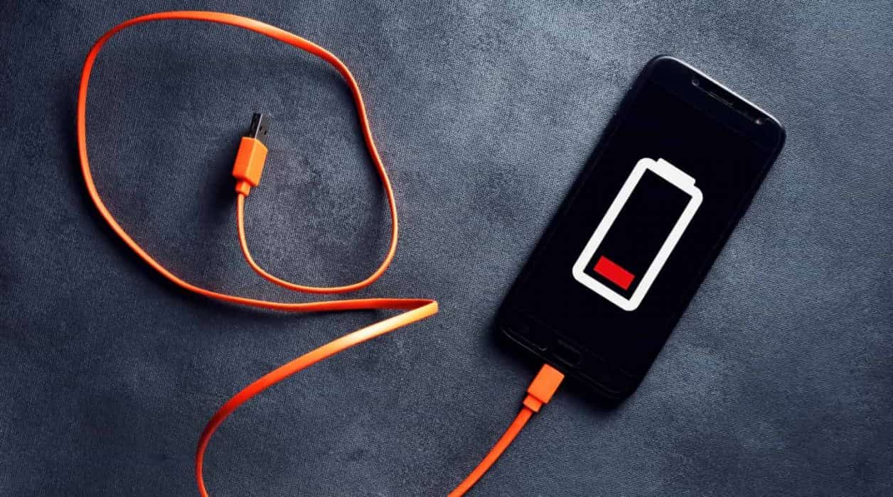 Jak oszczędzać baterię w smartfonie? Wystarczy wyrobić sobie kilka dobrych nawyków