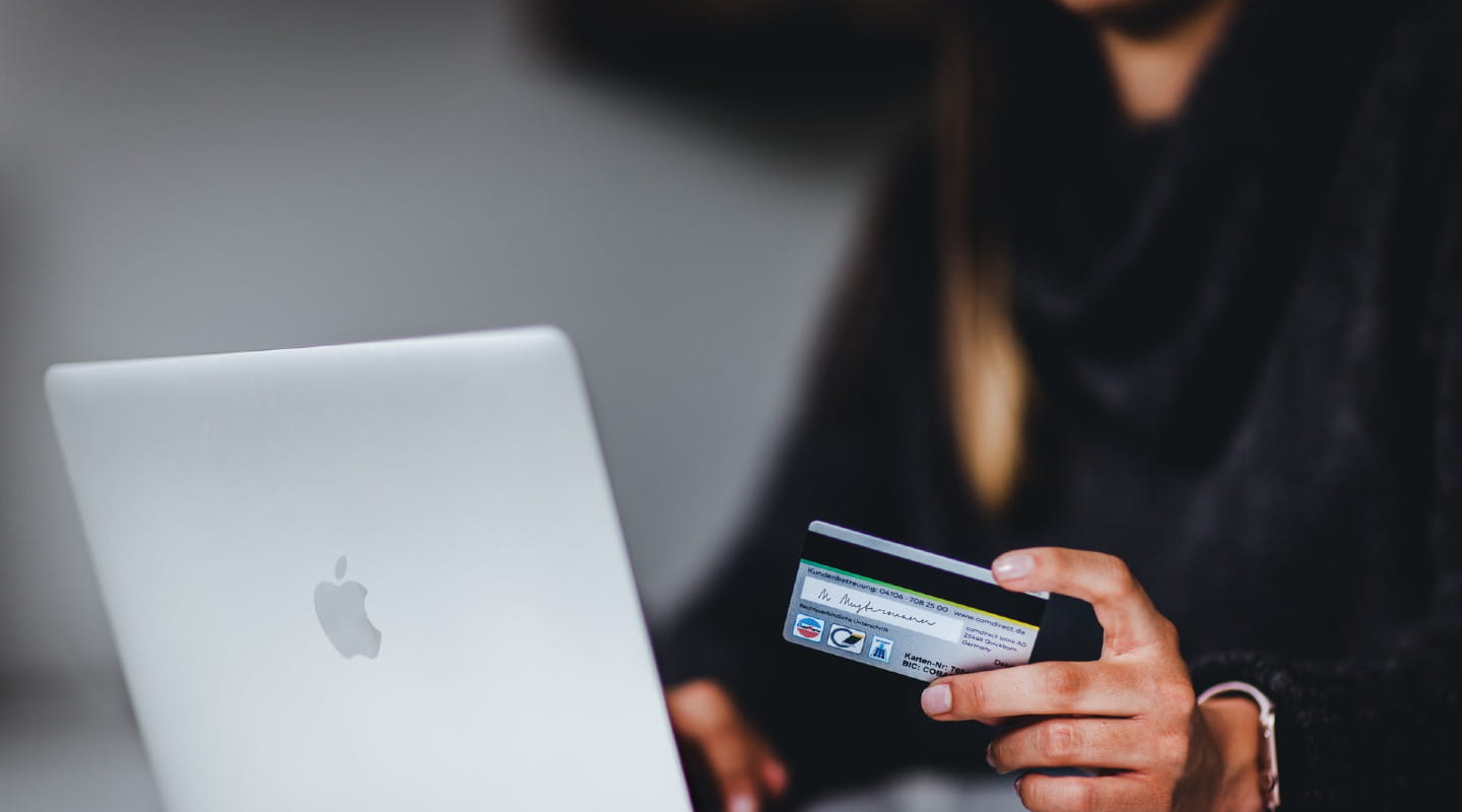 Paysafecard – co to jest? Jak doładować kartę i gdzie można nią płacić?