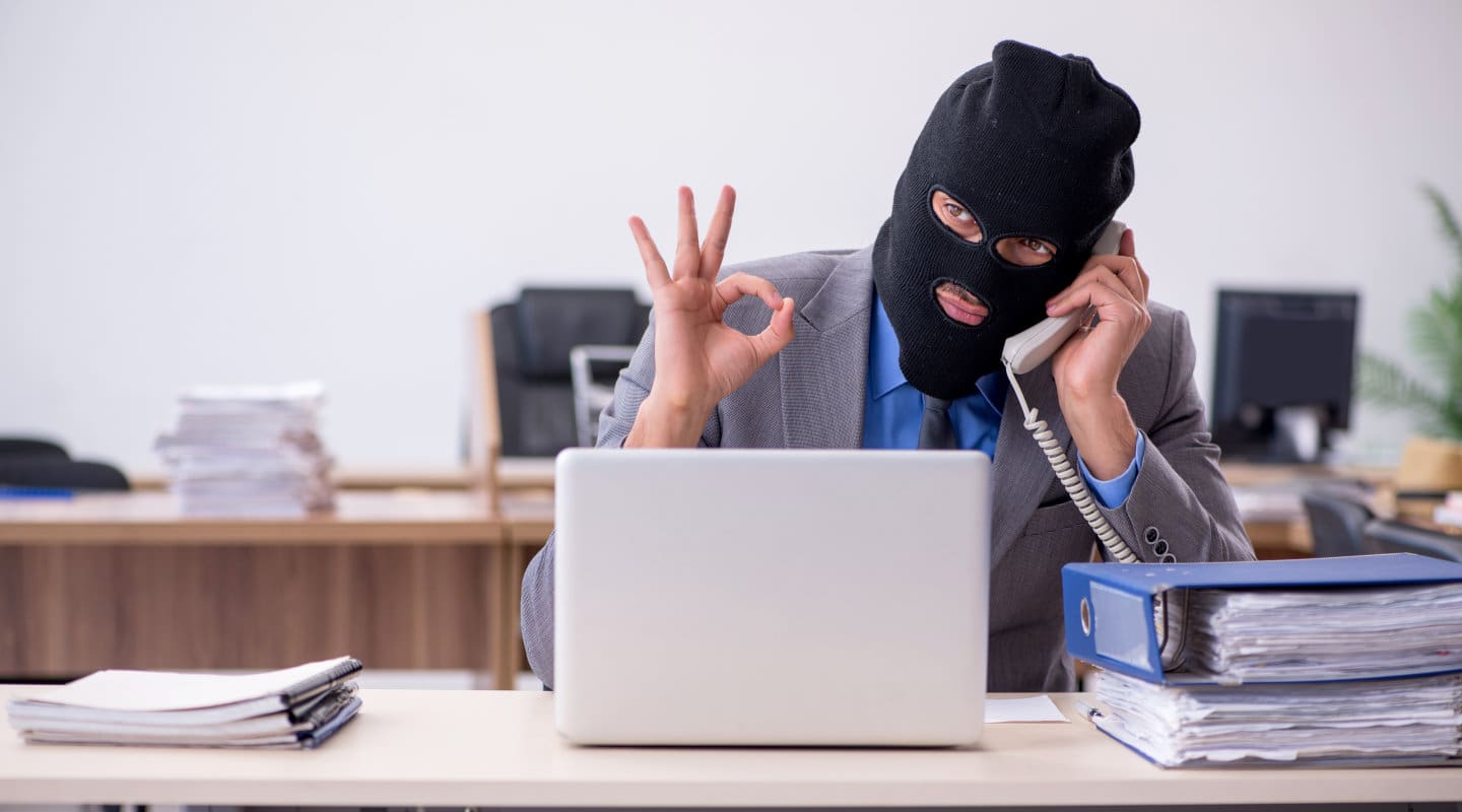 Czym jest spoofing? Jak go rozpoznać i się przed nim bronić?