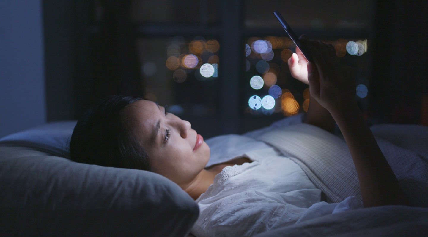 Jak sprawdzić czas spędzony przed ekranem telefonu? Poradnik iPhone i Android