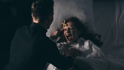 najlepsze filmy o egzorcyzmach i opętaniach